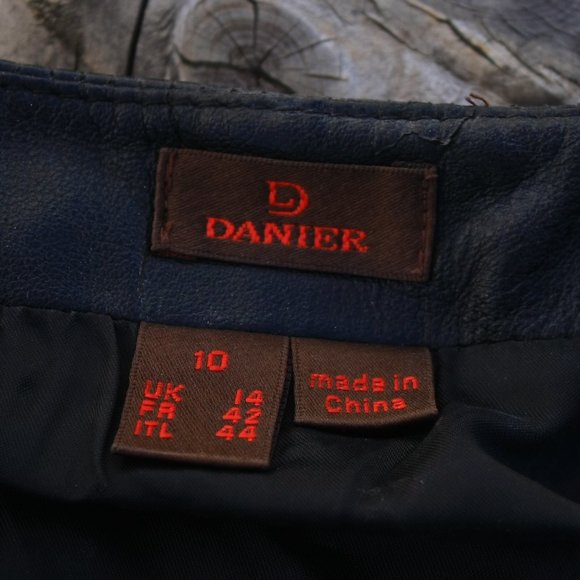 Danier Leather Skirt with Steel Zipper Details Women's Size 10 - Picture 4 of 6